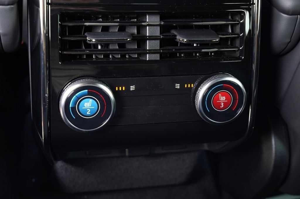 New 2026 Fuji White Land Rover Dynamic SE image 32