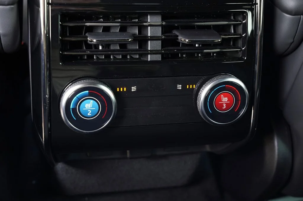 New 2026 Fuji White Land Rover Dynamic SE image 32