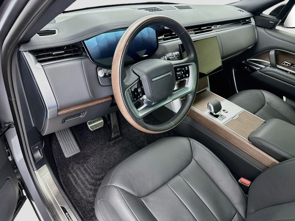 Certified Used 2025 Eiger Gray Metallic Land Rover SE image 9