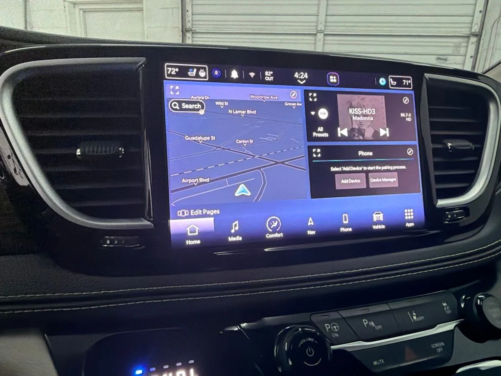 Used 2023 Blue Chrysler Limited image 20