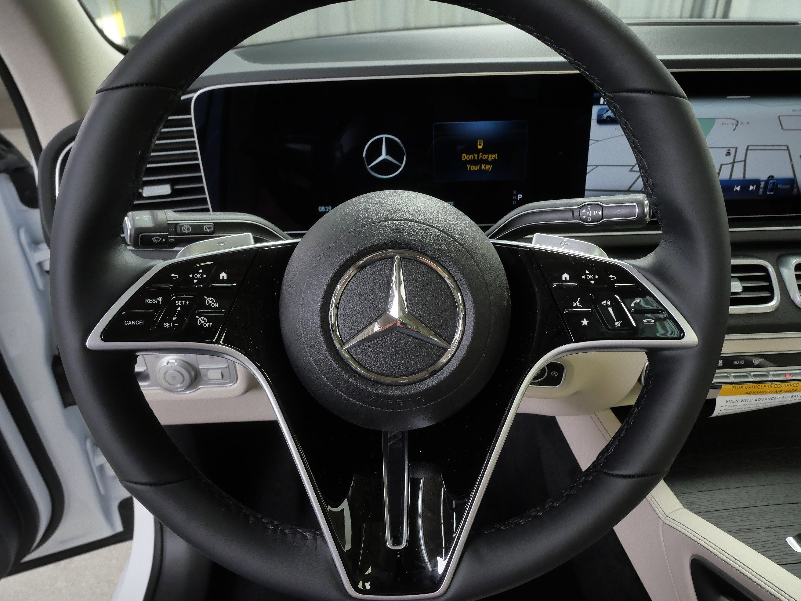 New 2026 MANUFAKTUR Moonlight White Metallic Mercedes-Benz GLE 350 image 12