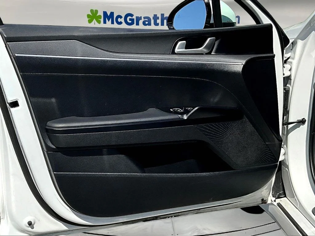 Used 2025 White Kia LXS image 21
