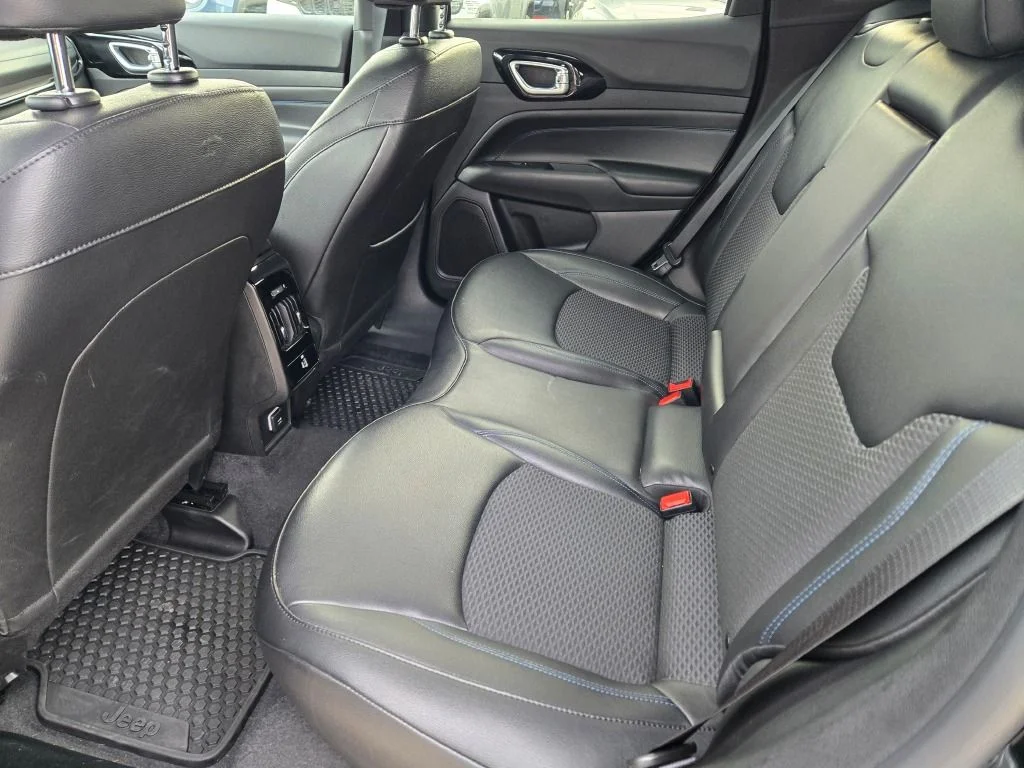 New 2026 Diamond Black Crystal Pearlcoat Jeep Latitude image 16