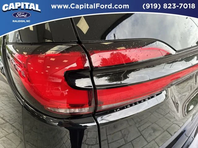Used 2025 Black Chrysler Select image 15