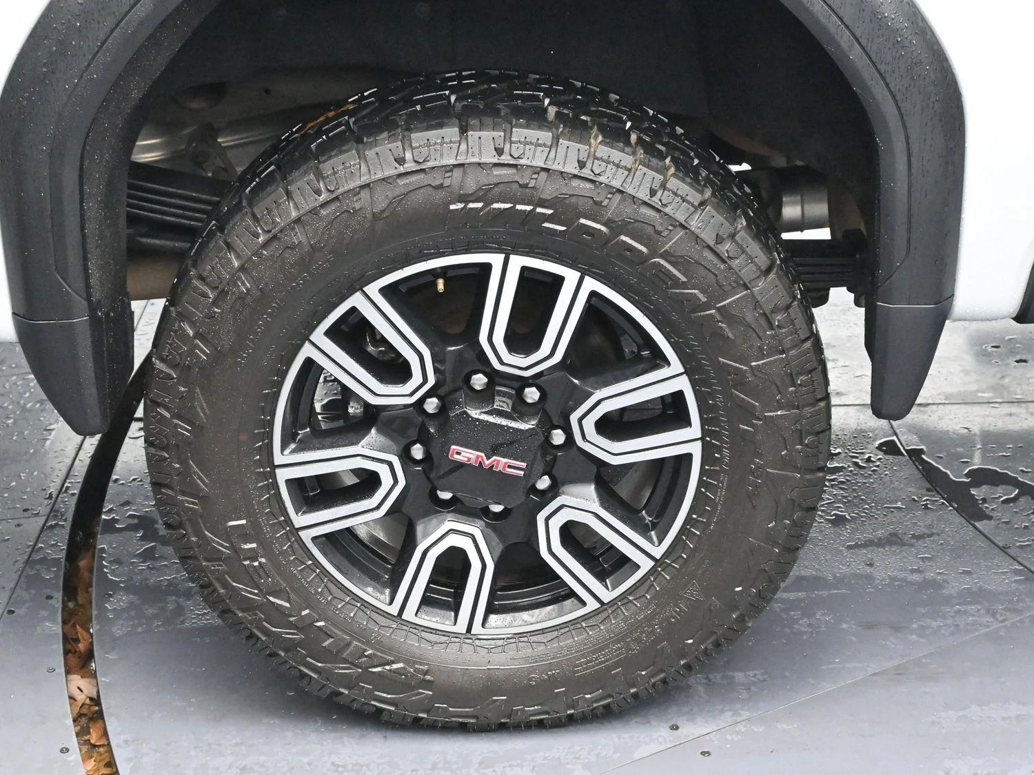 Used 2022 Summit White GMC AT4 image 35
