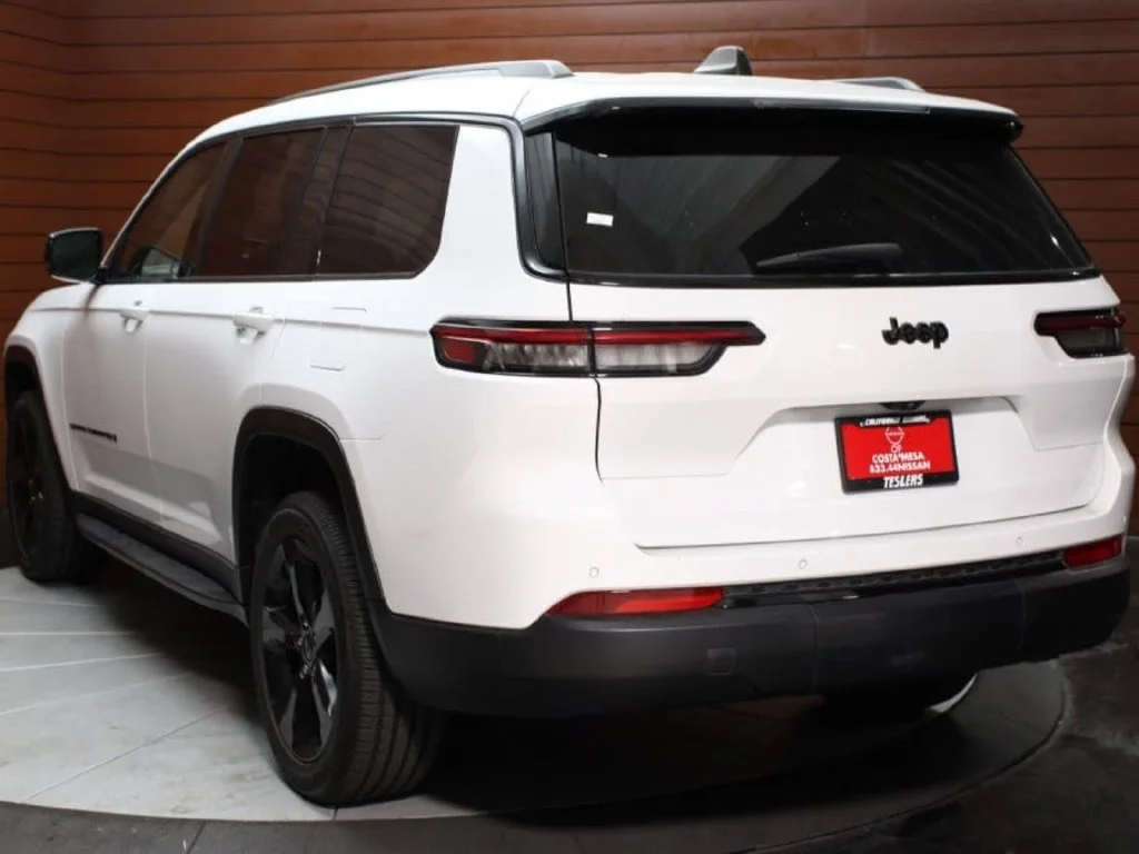 Used 2023 Bright White Clearcoat Jeep Altitude image 26