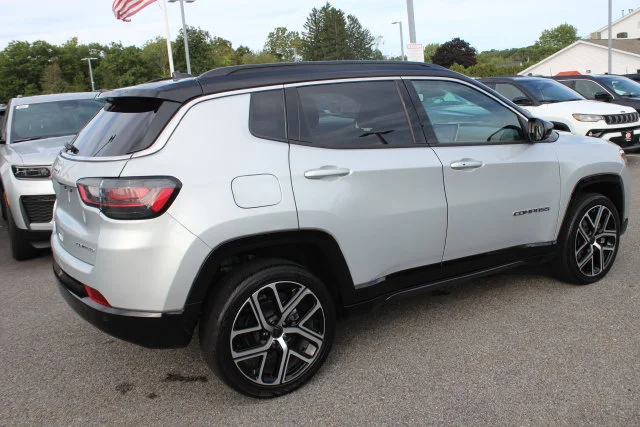 Used 2025 Silver Jeep Limited image 30
