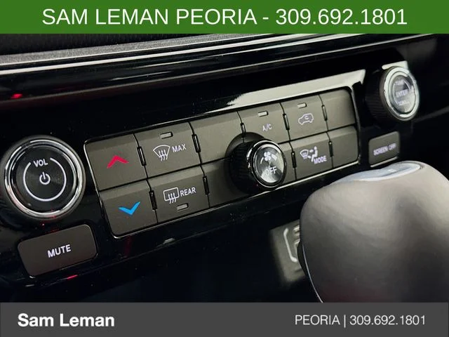 New 2026 White Jeep Latitude image 13