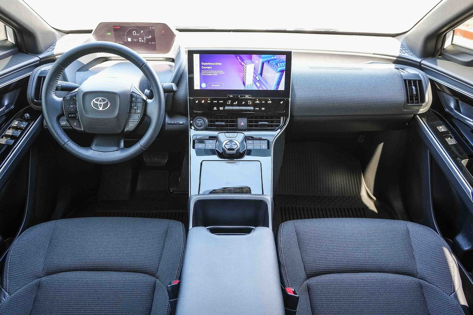 Certified Used 2025 Pearl Toyota XLE image 15