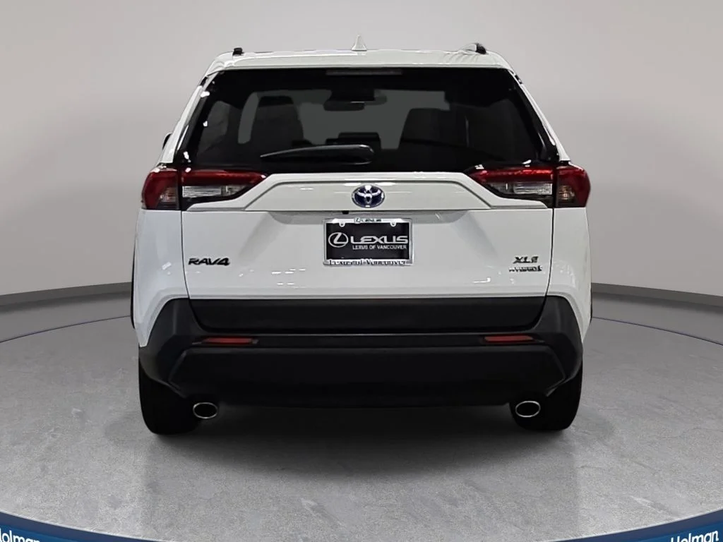 Used 2019 White Toyota XLE image 7