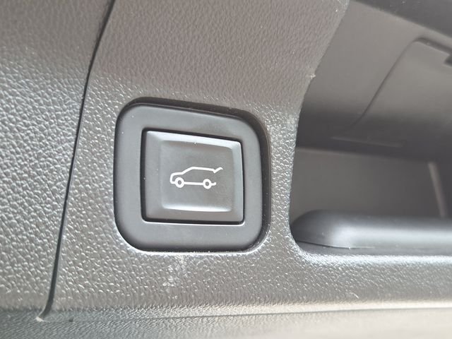 Used 2023 Sterling Metallic GMC SLE image 16