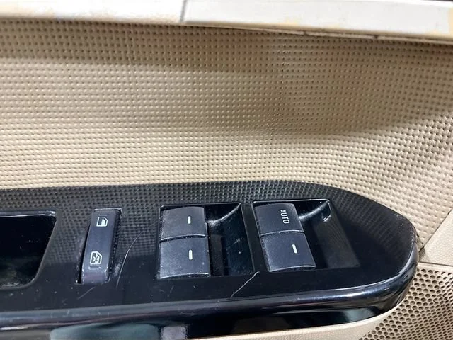 Used 2011  Ford Limited image 7