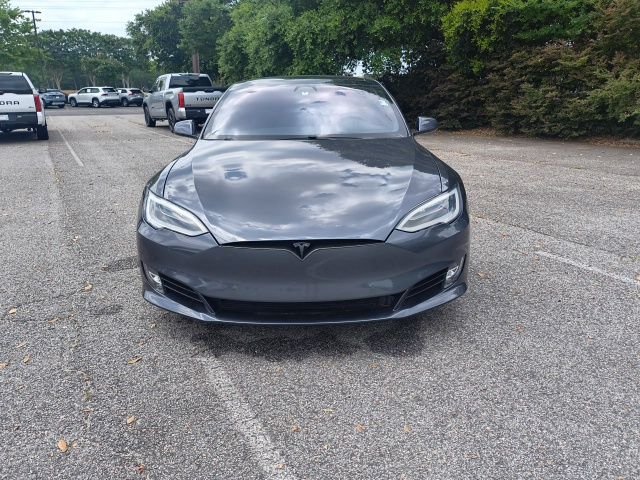 Used 2018  Tesla  image 2