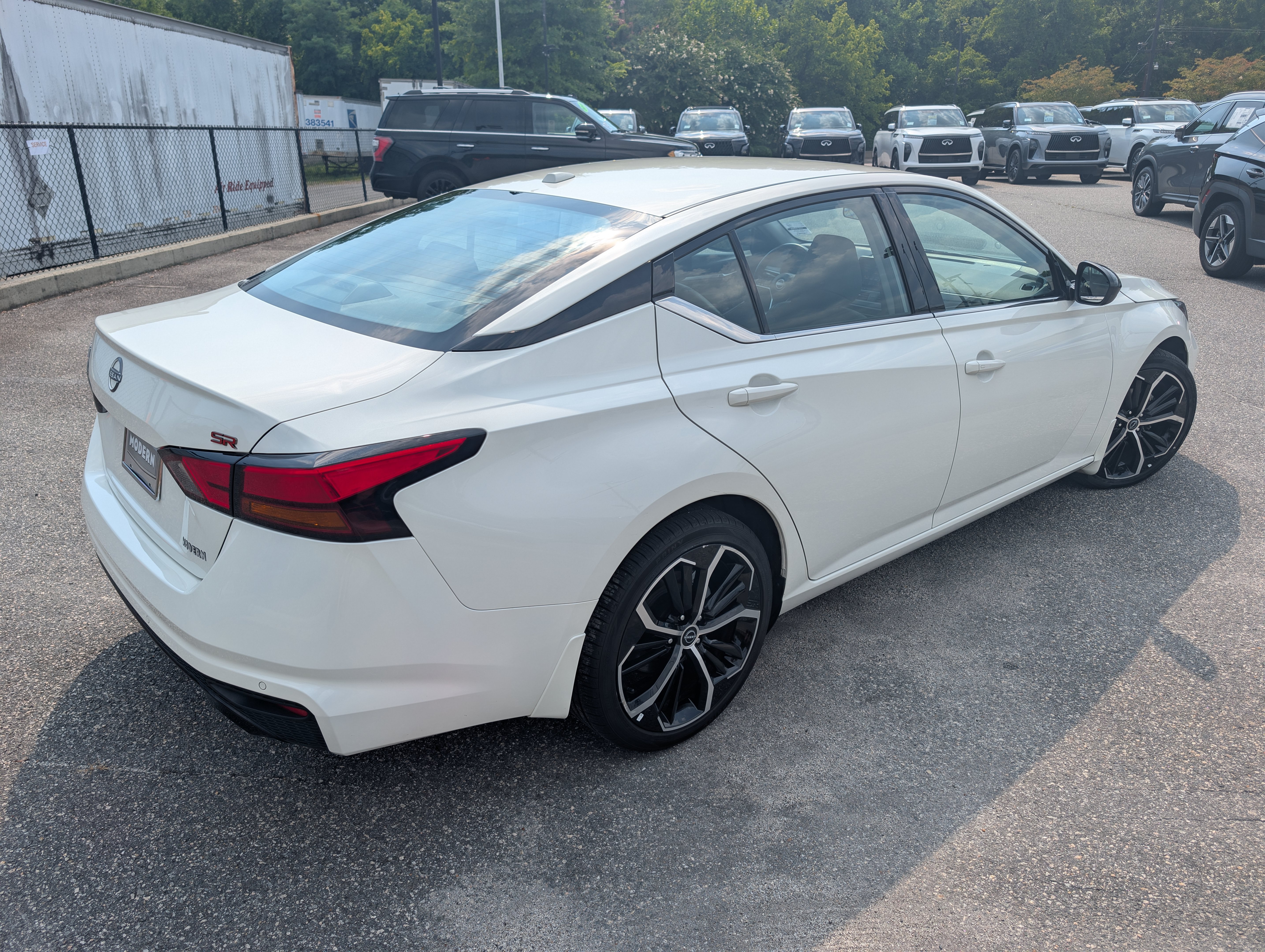 Used 2025 Pearl White Tricoat Nissan SR image 4