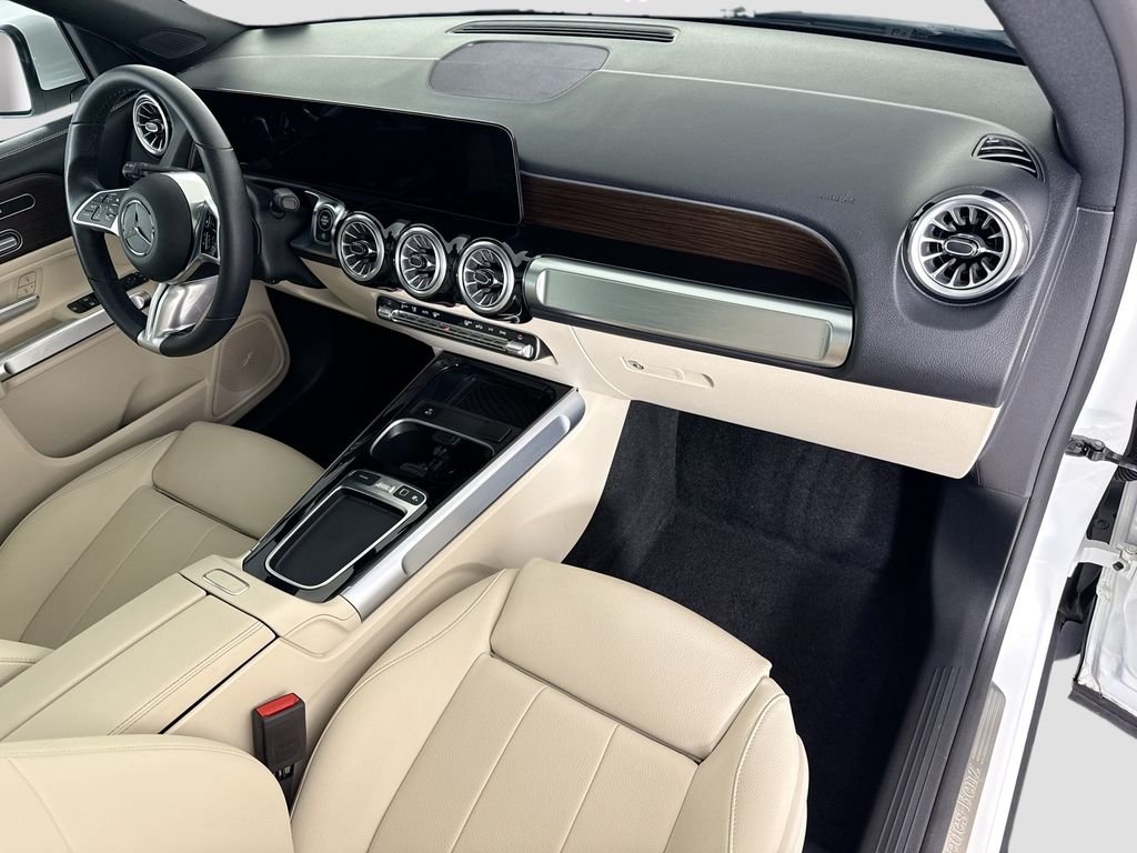 Certified Used 2026 Polar White Mercedes-Benz GLB 250 image 17
