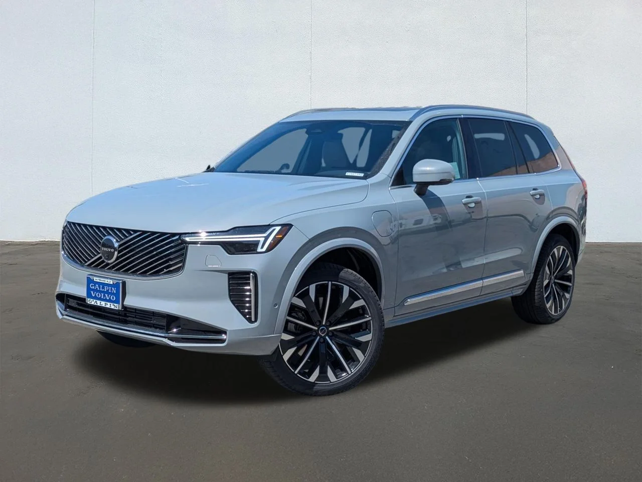 2026 Volvo XC90 T8 Recharge Plus Bright 6-Seater 4WD's photo