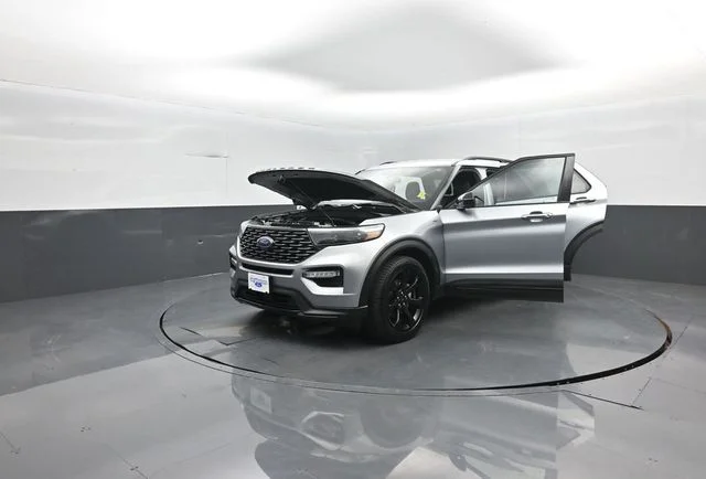 Certified Used 2023 Silver Metallic Ford ST-Line image 29