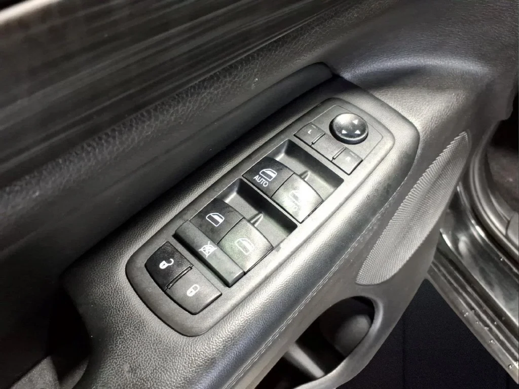 Certified Used 2021 Diamond Black Jeep Laredo X image 16