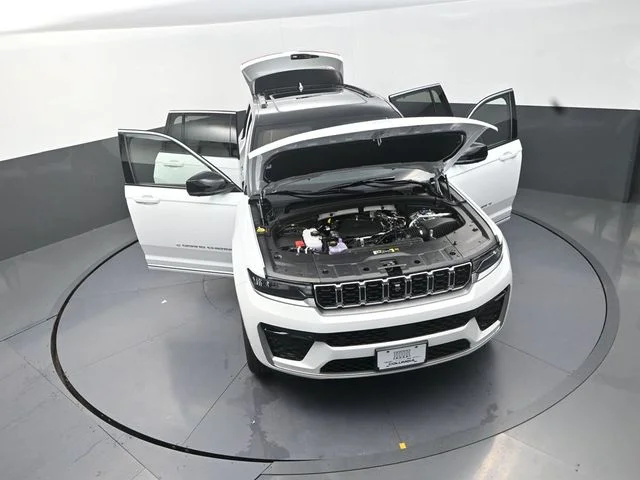 New 2026 Bright White Clear-Coat Exterior Paint Jeep Summit image 32