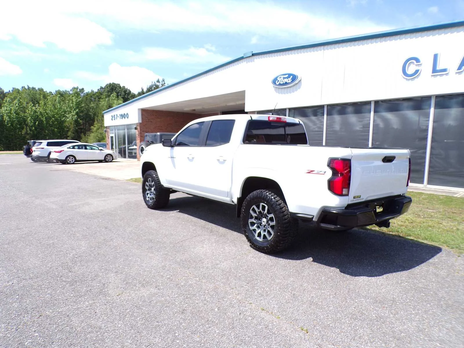 Used 2024 Summit White Chevrolet 4WD Z71 image 8