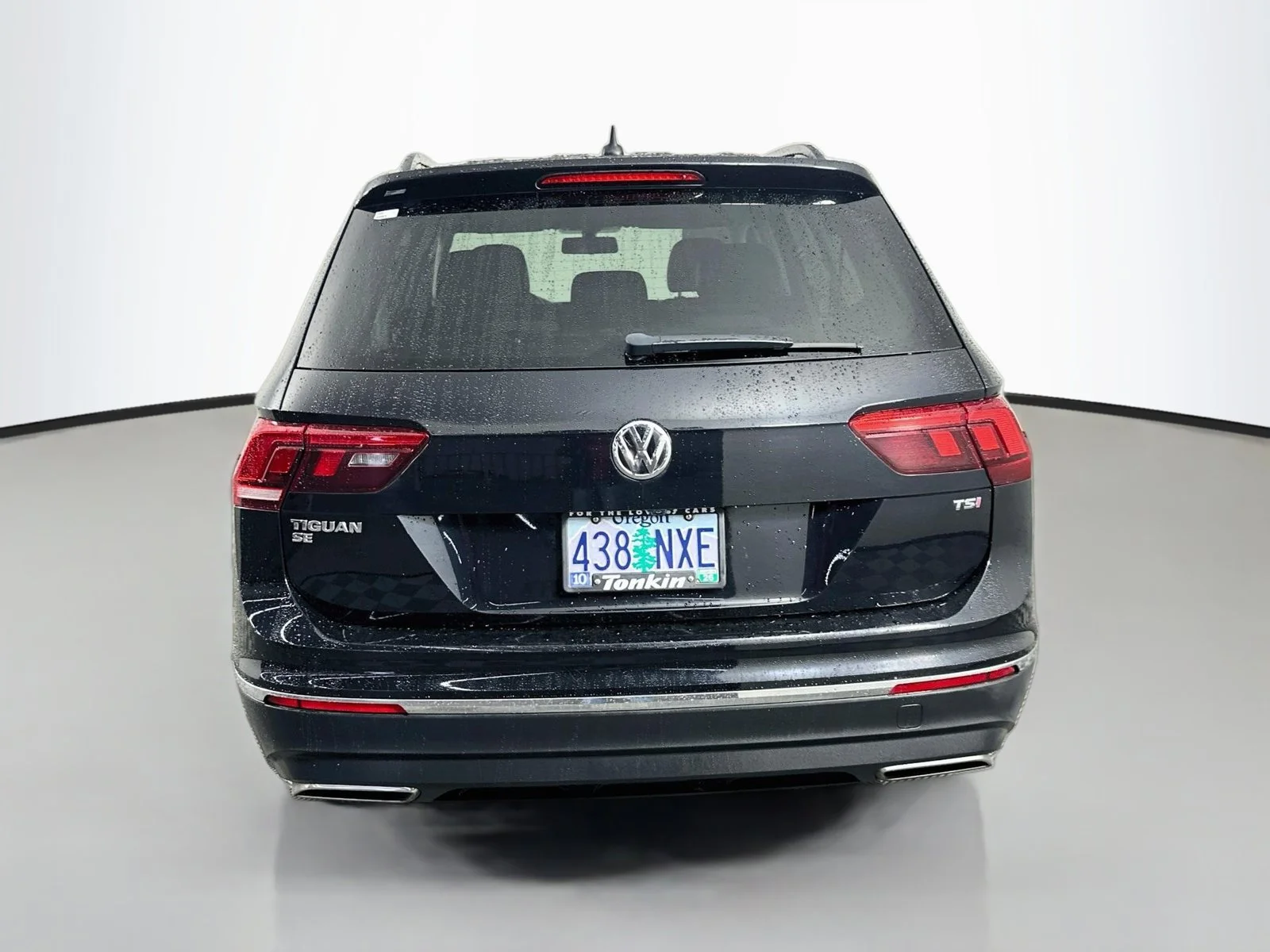 Used 2018 Deep Black Pearl Metallic Volkswagen 2.0T SE image 6