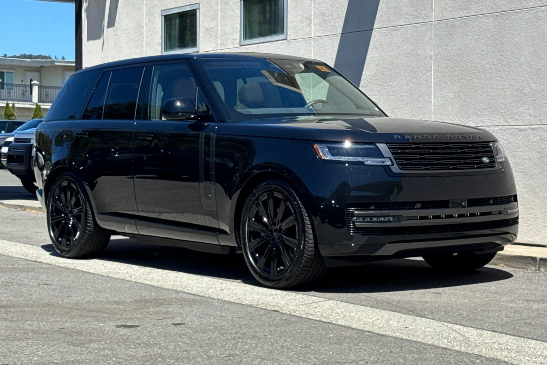 New 2026 Santorini Black Land Rover SE image 9