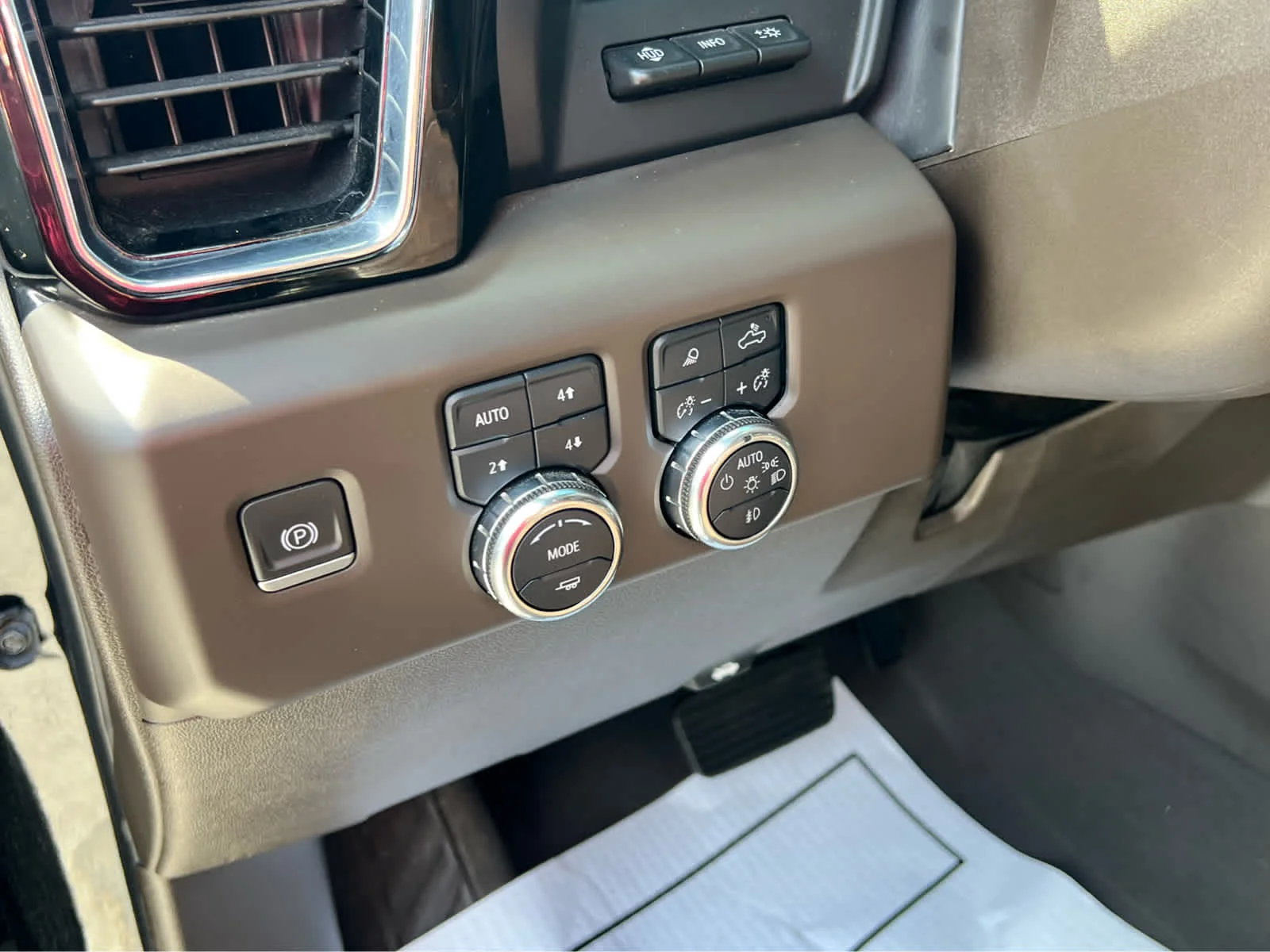 Used 2024 Onyx Black GMC Denali image 13
