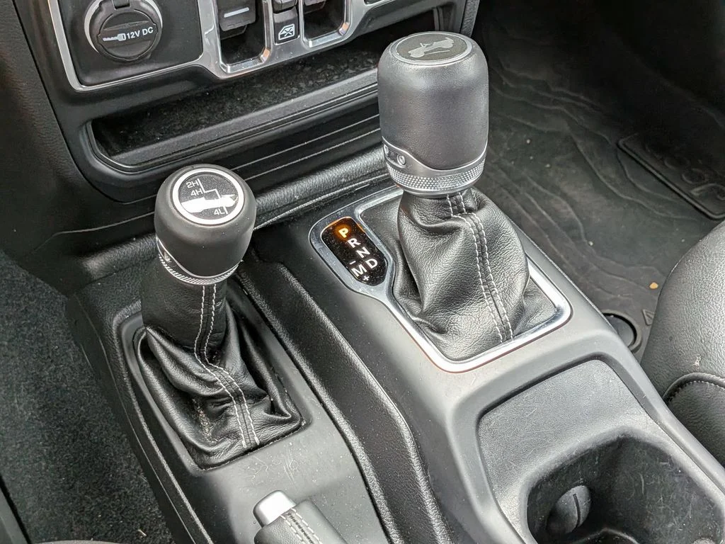 Used 2022 Black Jeep Unlimited Sahara image 17