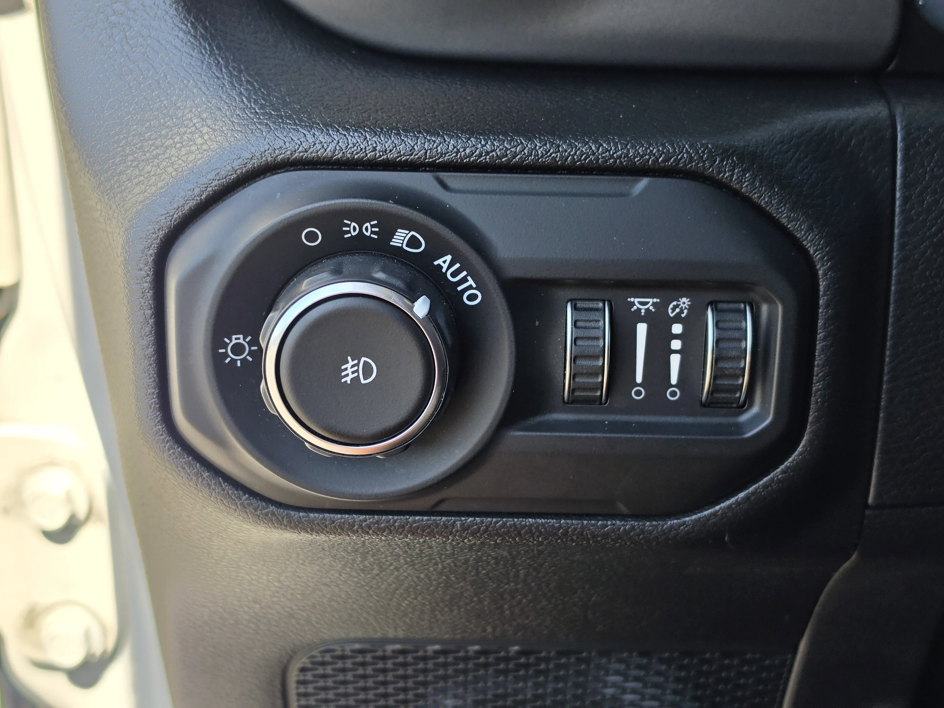 Used 2022 Bright White Clearcoat Jeep Unlimited Sport S image 28