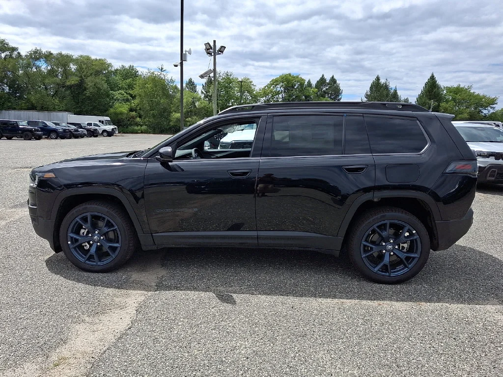 New 2026 Diamond Black Crystal Pearl-Coat Exterior Paint Jeep 85th Anniversary image 5