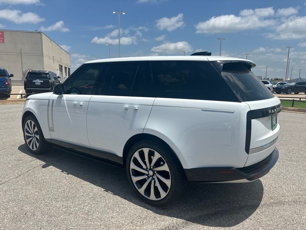 Used 2023 White Land Rover Autobiography image 3