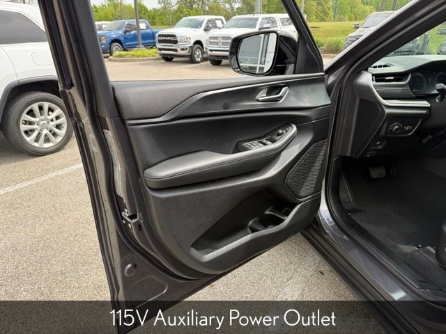 New 2025 Baltic Gray Metallic Clear-Coat Exterior Paint Jeep Altitude X image 15