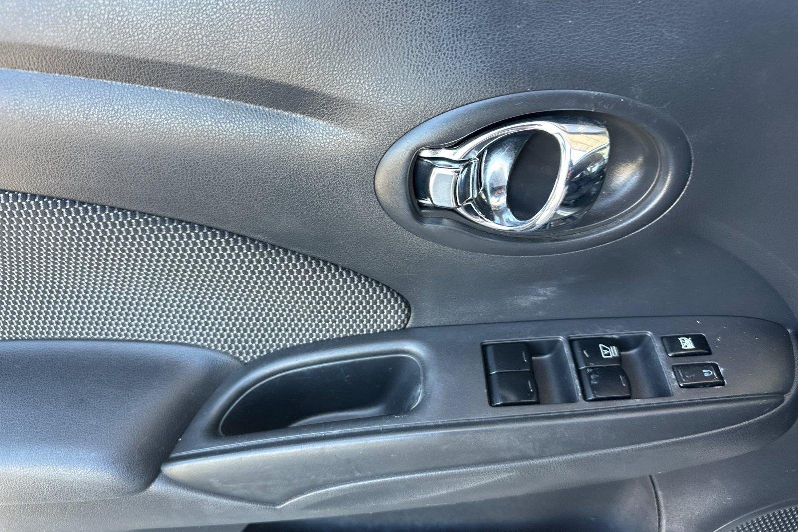 Used 2014 Magnetic Gray Nissan SV image 11