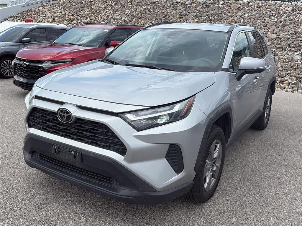 Used 2024 SILVER TOYOTA XLE AWD image 2