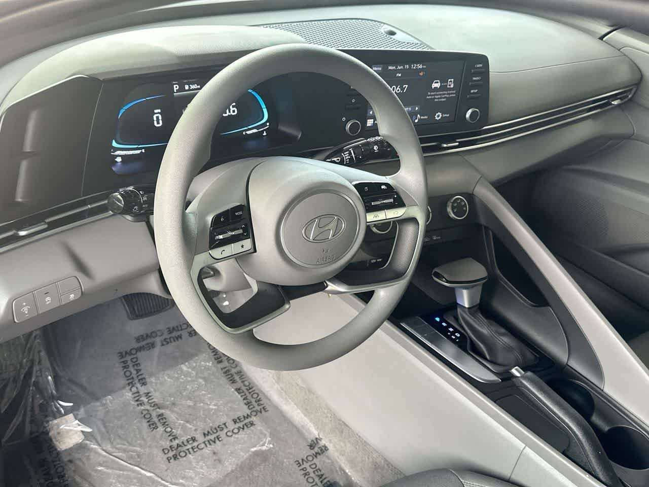 2025 Hyundai Elantra SE - Photo 13