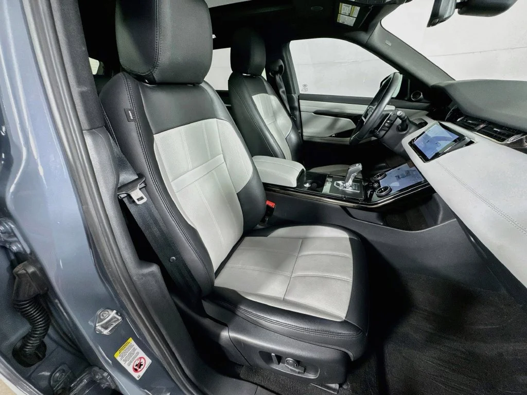 Used 2023 Gray Land Rover R-Dynamic SE image 37