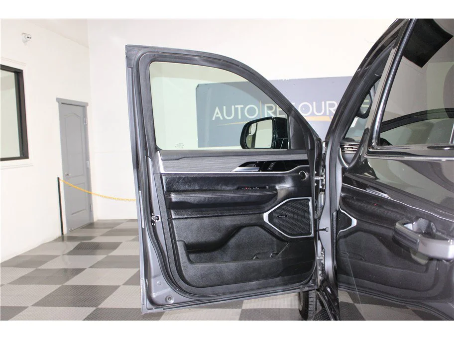 Used 2024 Baltic Gray Metallic Clearcoat Jeep Series II image 11