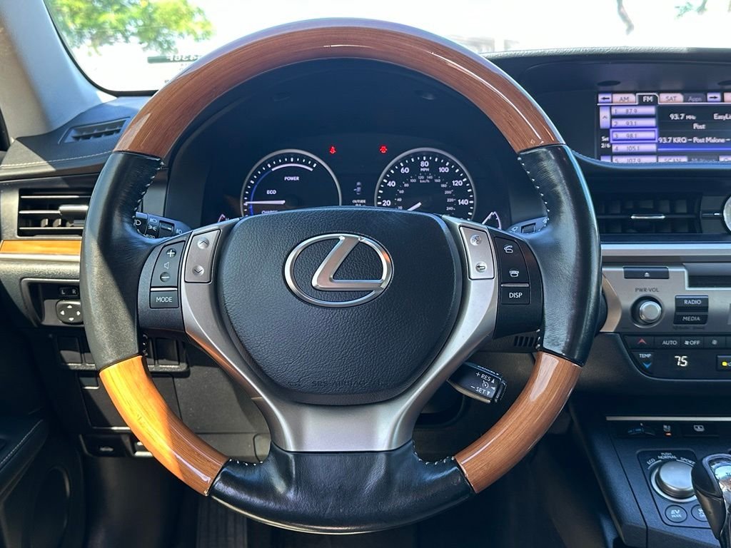 Used 2014 Silver Lexus 300h image 14