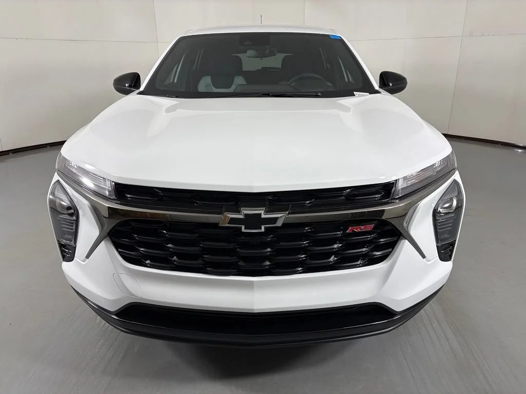 New 2026 Summit White Chevrolet 1RS image 4