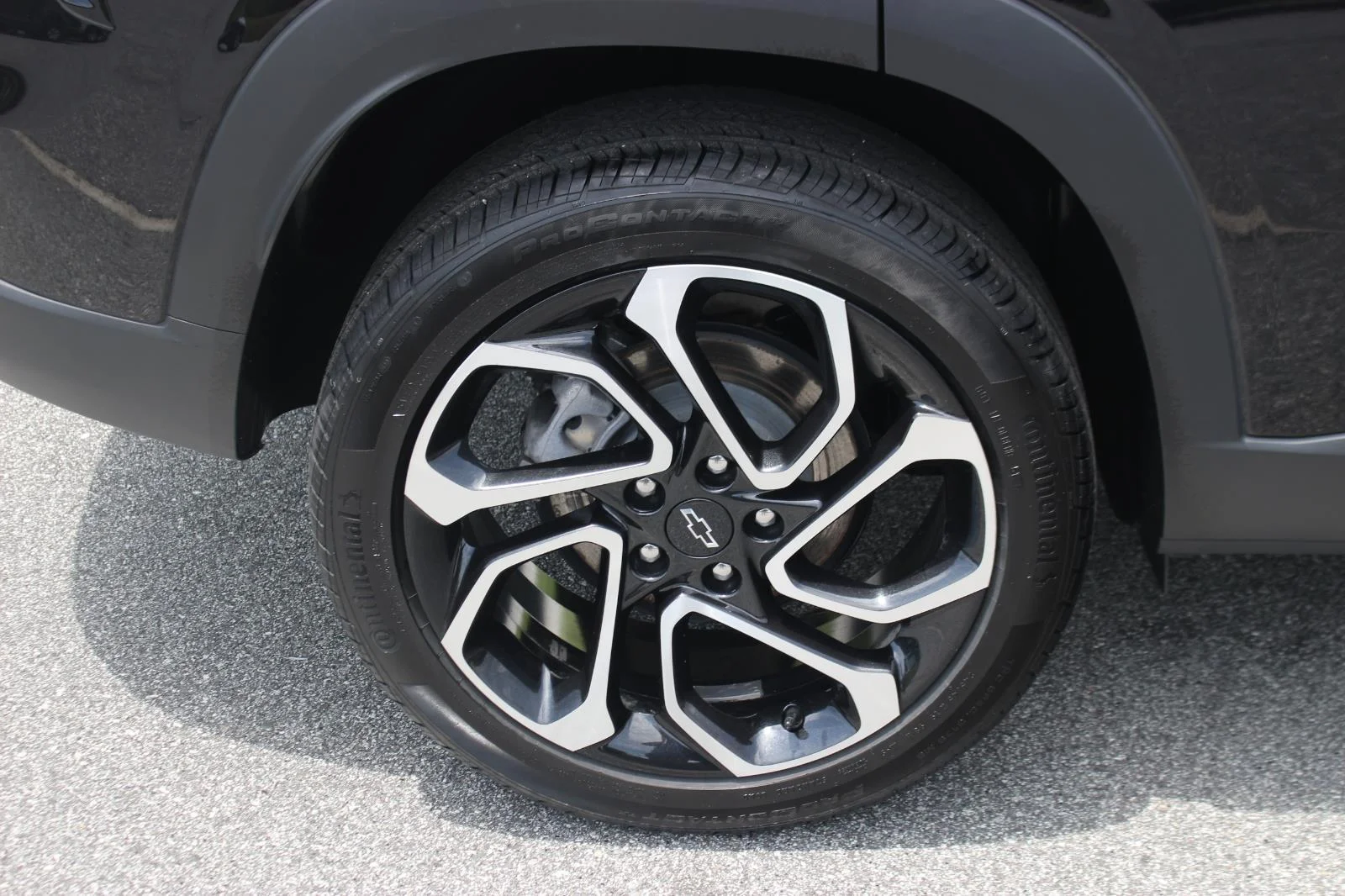 Used 2025 Mosaic Black Metallic Chevrolet 2RS image 26