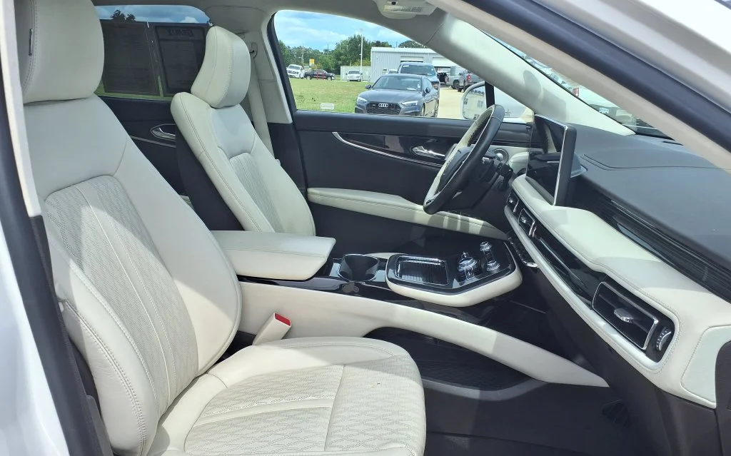 Used 2023 White Lincoln Black Label image 18