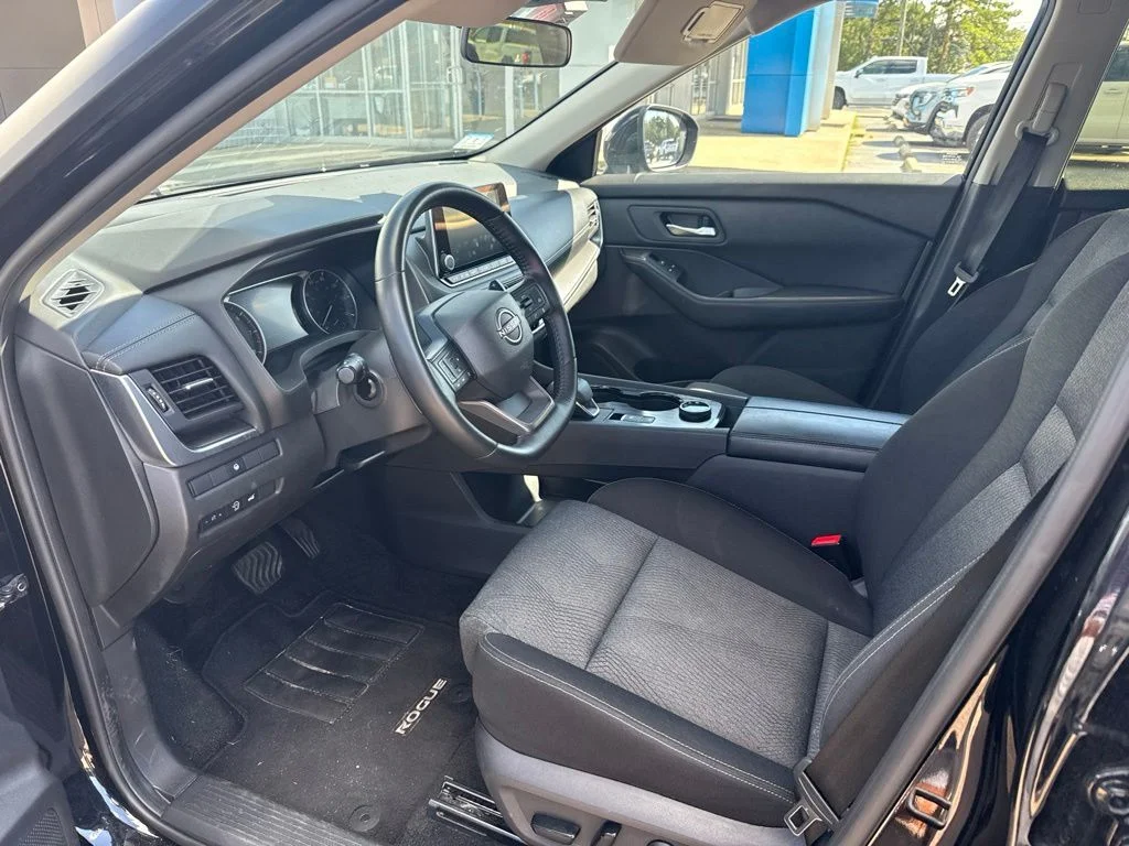 Used 2025 Super Black Nissan SV image 6