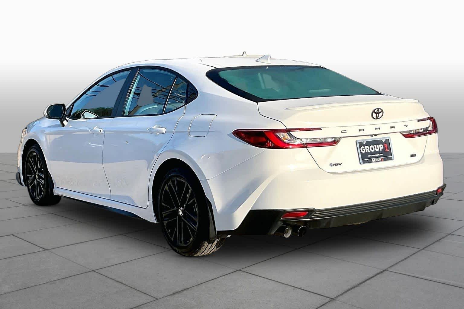Used 2026 Ice Cap Toyota SE image 11