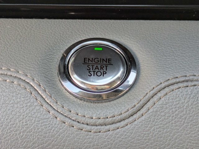 Used 2018 Black Lincoln Reserve image 30