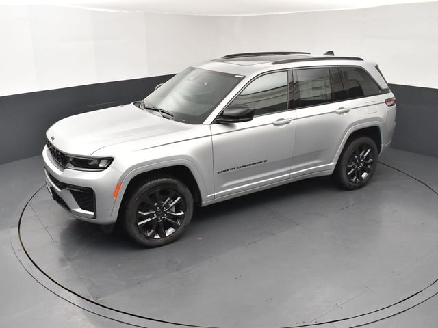 New 2026 Silver Zynith Exterior Paint Jeep Limited Reserve image 14