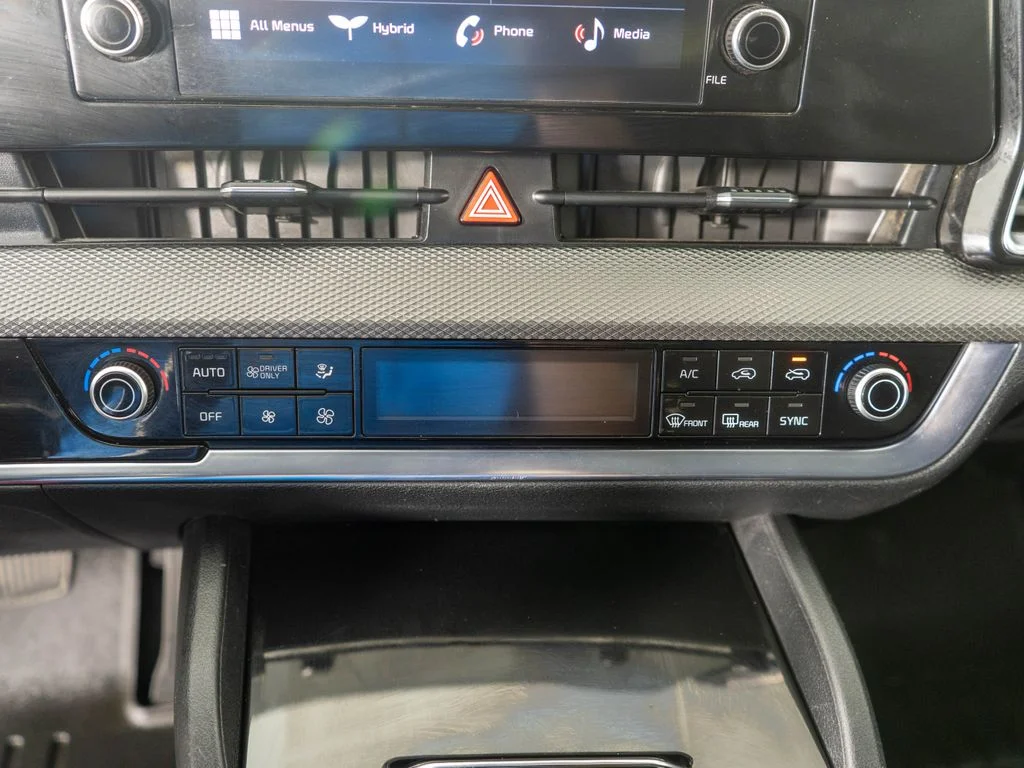 Used 2023 White Kia LX image 19