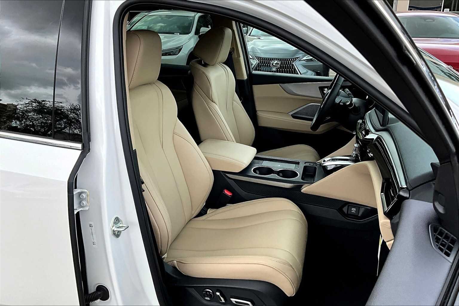 Used 2025 Platinum White Pearl Acura  image 9