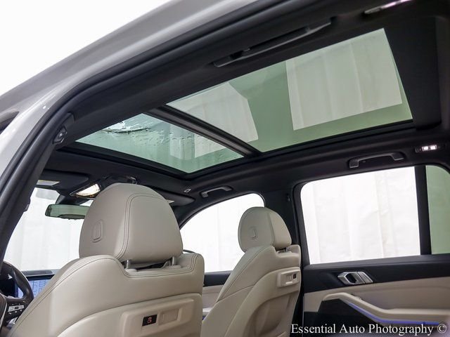 Used 2022 White BMW xDrive40i image 12