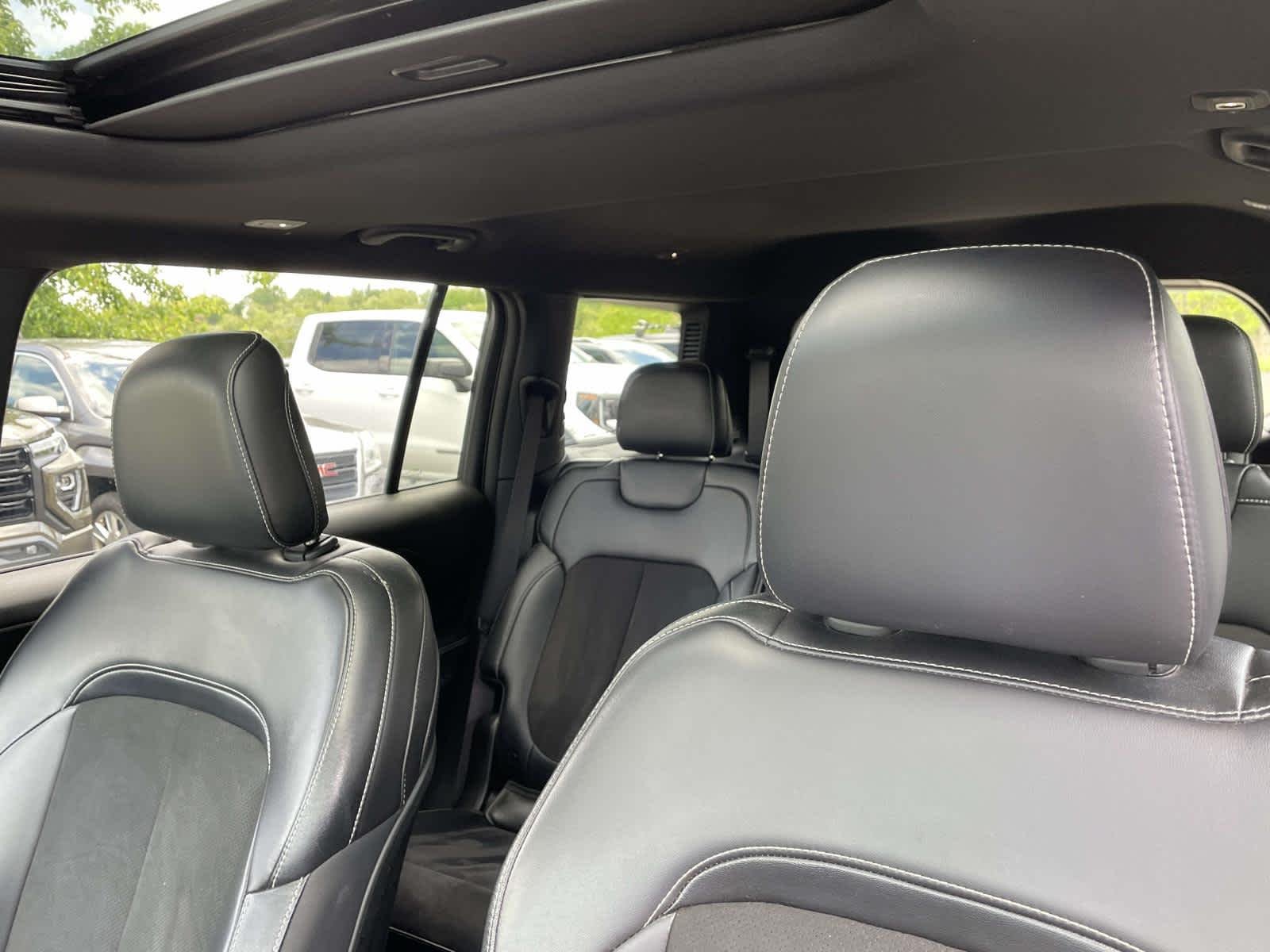 Used 2023 Whi/white Jeep Altitude image 5