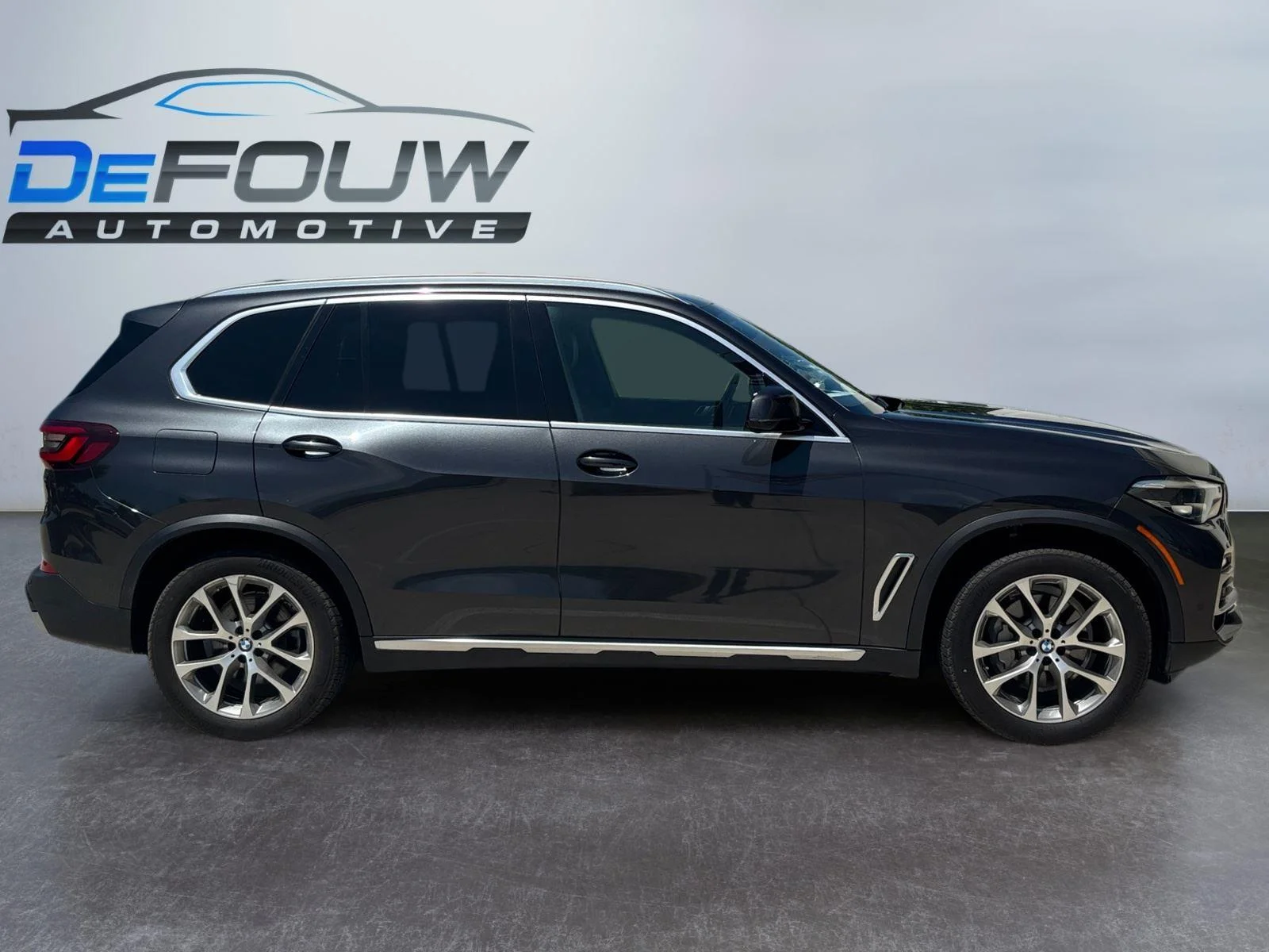Used 2020 Dark Graphite Metallic BMW xDrive40i image 2